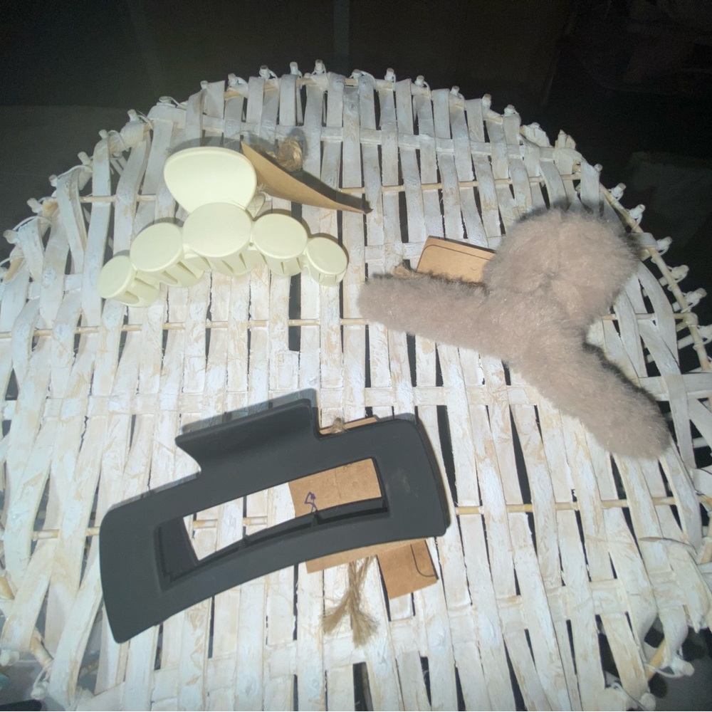 Black Hair Accessory Set with Elegant Design